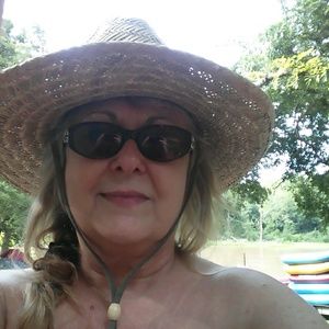 Meet your Posher, Leslie